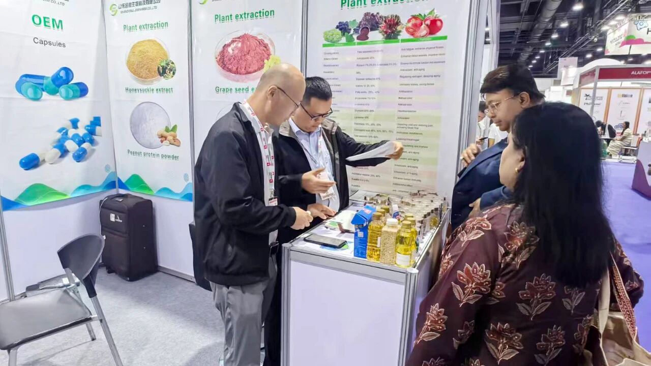 其一，天然植物提取物原料家族备受青睐.jpg